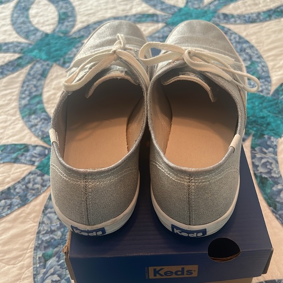 Keds gently used size 10M - lots of wear left - Picture 2 of 4